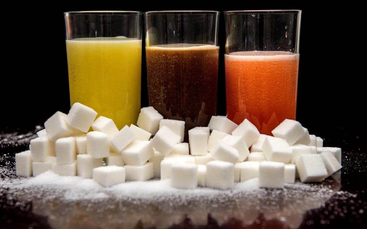 اجتناب از شکر و نوشیدنی شیرین برای از بین بردن چربی شکم